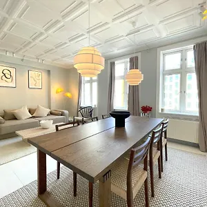 2 Bedroom Apartment In Trendy Area Apartment