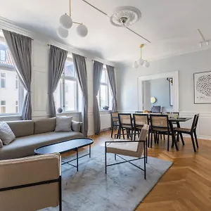 Large With Canal View In Cph Apartment